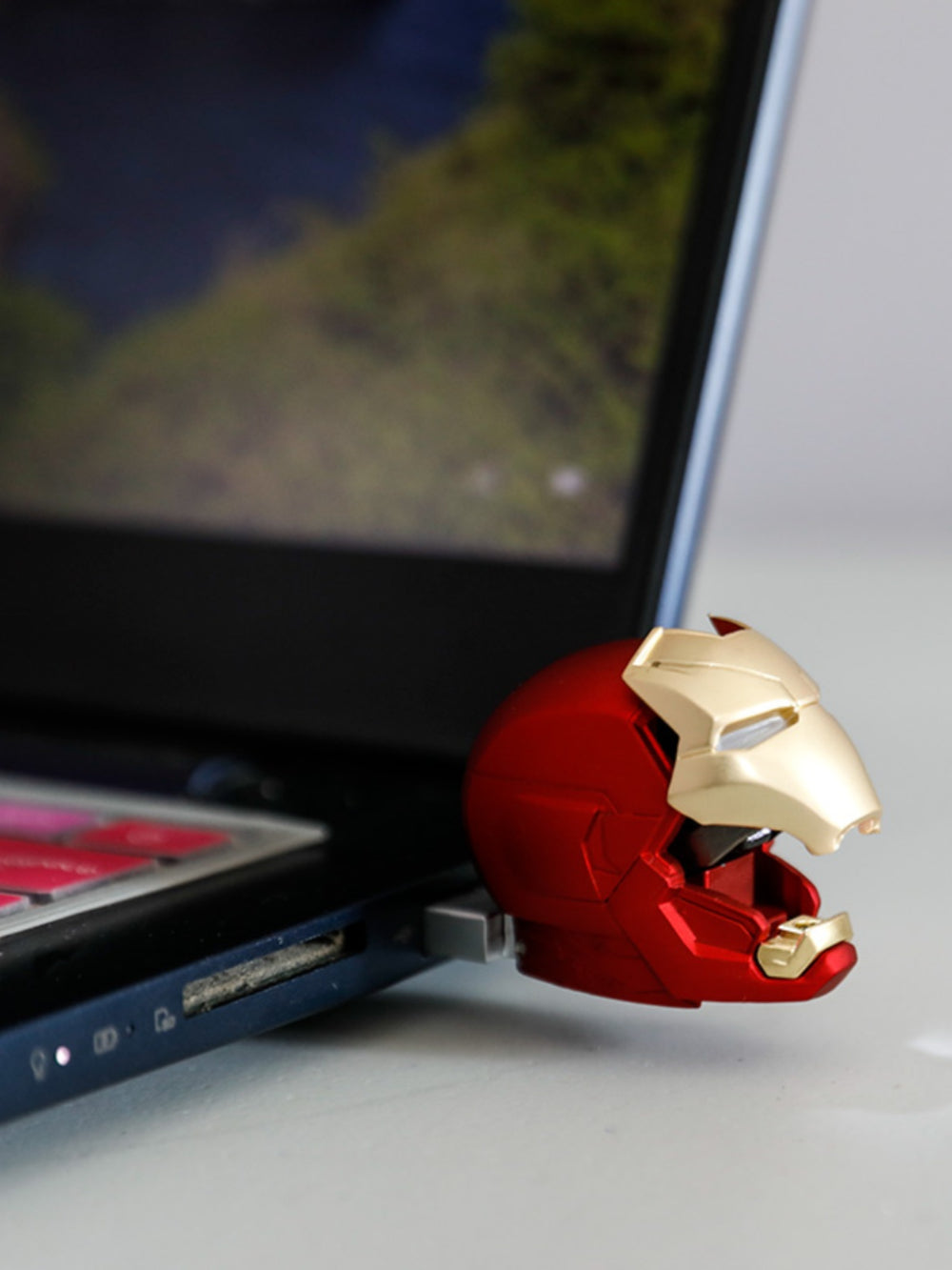 iron man helmet desk accessory Genuine Iron Man High-speed flash memory | Helmet can be opened